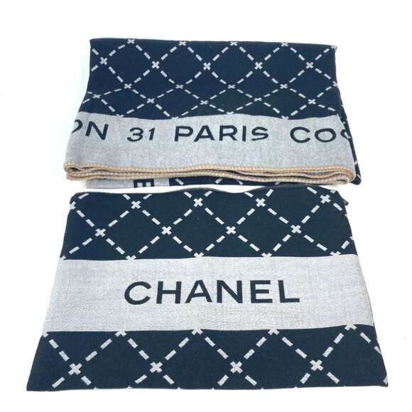 CHANEL Large format logo Interior rug with pouch blanket wool / silk Black/gray - Picture 1 of 12